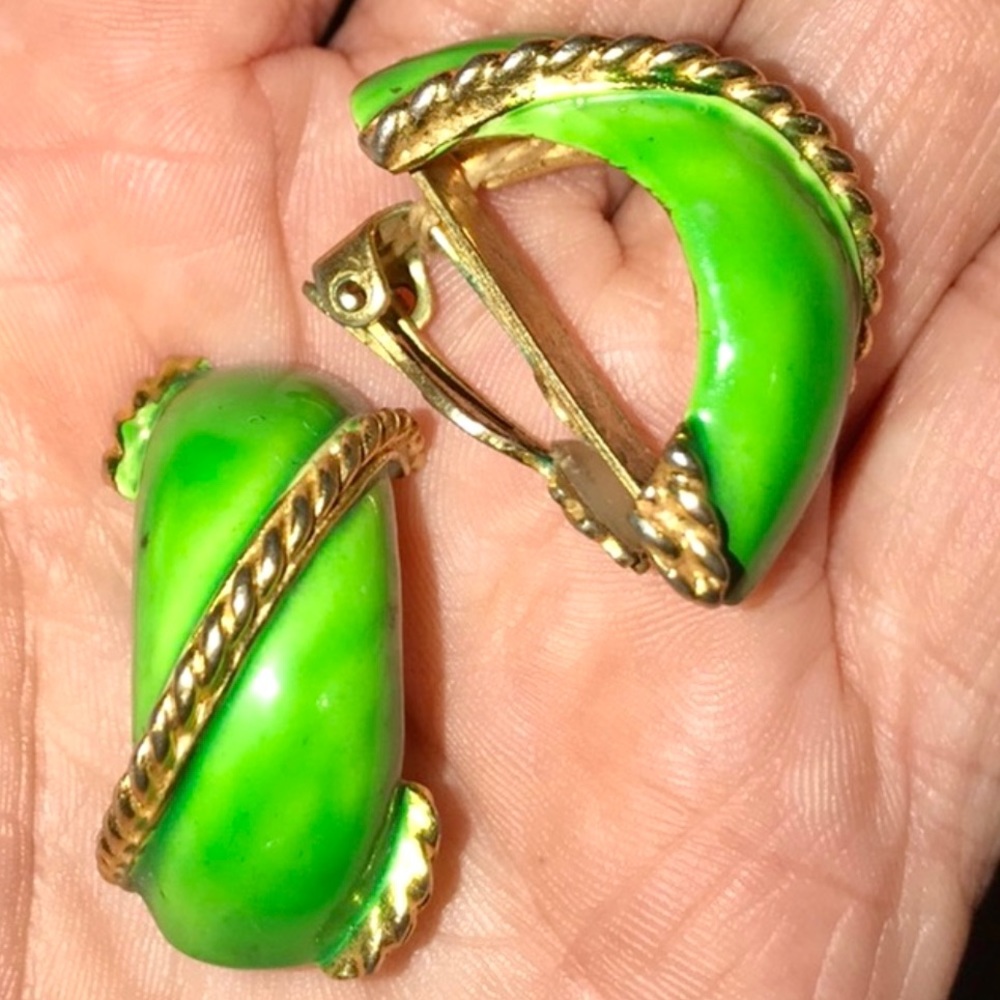 Vintage Signed ROBERT Earrings Clip On